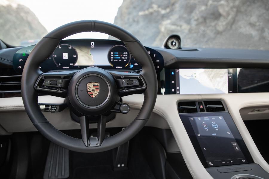 Панель приборов Porsche Taycan Turbo 2019 года  (NA) (фото 12 из 14)